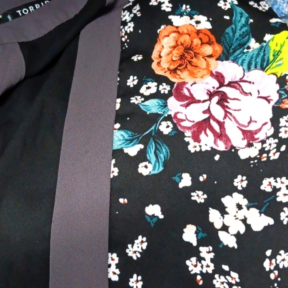 Torrid EUC Sleeveless Top - Picture 6 of 6